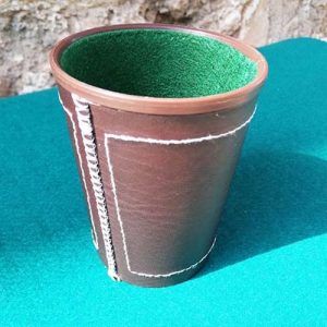 Cubilete plastico polipiel forrado Fournier marron dados poker puntios dice cup game juegop mesa jugar 1