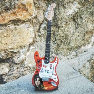 Miniature Guitar Any Winehouse mini music replica London soul jazz RB ska guitarra miniatura musica cantante 11