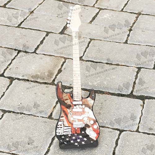 Miniature Guitar Green Day USA mini music punk rock miniatura guitarra estados unidos musica banda grupo musical replica