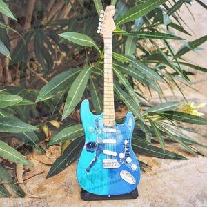 Miniature Guitar Nirvana blue Kurt Cobain Krist Novoselic Mini Music Rock band guitarra replica miniatura Musica grupo Banda 11