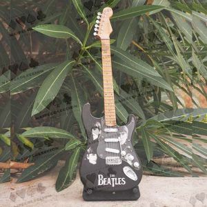 Miniature Guitar The Beatles Music band mini miniatura musica guitarra electric banda album 11