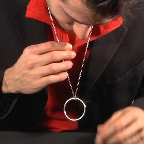 Mysterious Ring instant magic trick - Imagen 2